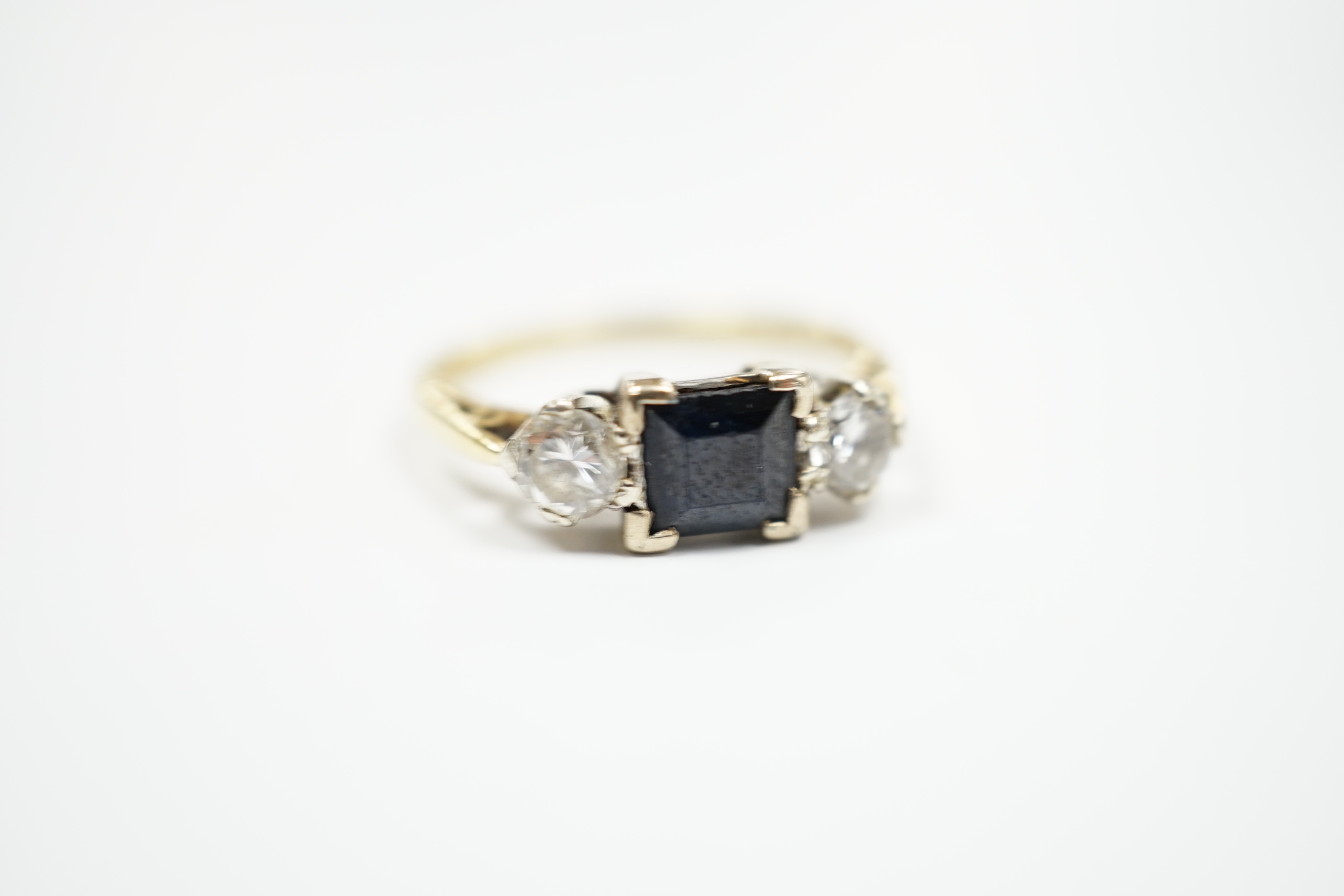 An 18ct gold, single stone sapphire and two stone diamond set ring, size O/P, gross weight 3.3 grams.